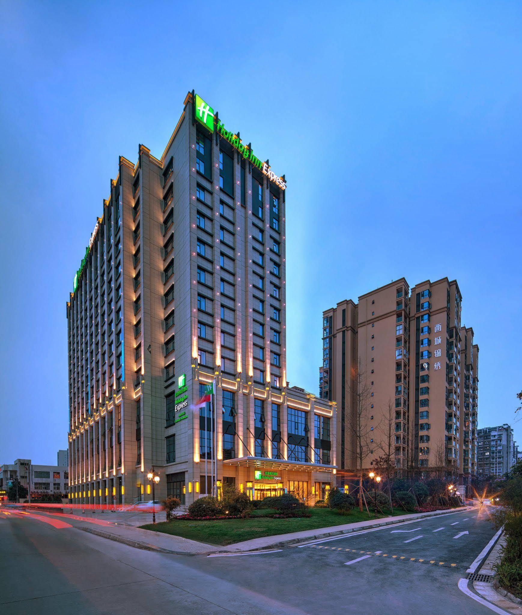 Holiday Inn Express Chengdu Huanhuaxi By Ihg-Near Jinsha Site Musem,Near Wuhou Temple Museum,Welcome Drinks,Free Gym,Free Self-Service Laundry Exterior foto